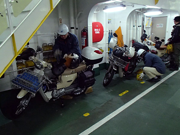 フェリーに乗船